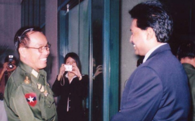 Prime Minister of the Union of Myanmar H.E. Soe Win is  welcomed by Saman Sarathchandra (2006)