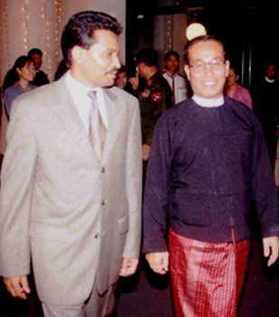 Saman Sarathchandra greets and welcomes Prime Minister of the Union of Myanmar H.E. Soe Win  (2006)